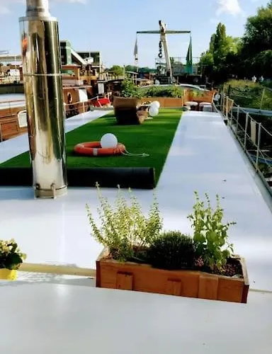 Bådhotel Captain's Cabin: Cosy Flat On A House Boat Strasbourg