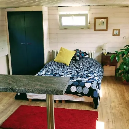 Captain's Cabin: Cosy Flat On A House Boat *